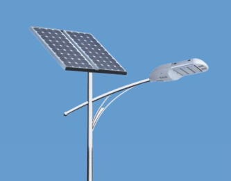 華可：如何確定led太陽(yáng)能路燈的抗雨天數(shù)？