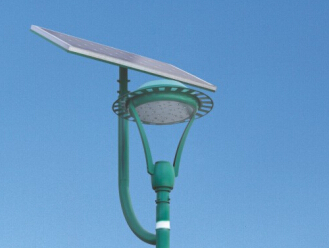 太陽能庭院燈的功率輸出由什么決定的？